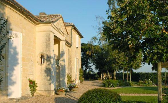 Chateau Belles Graves Bed and Breakfast Pomérols Exteriör bild