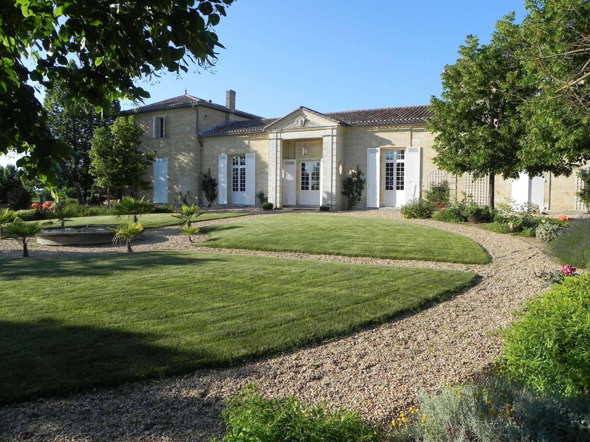 Chateau Belles Graves Bed and Breakfast Pomérols Exteriör bild